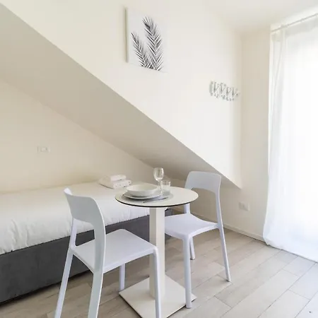 Italianway Apartment *